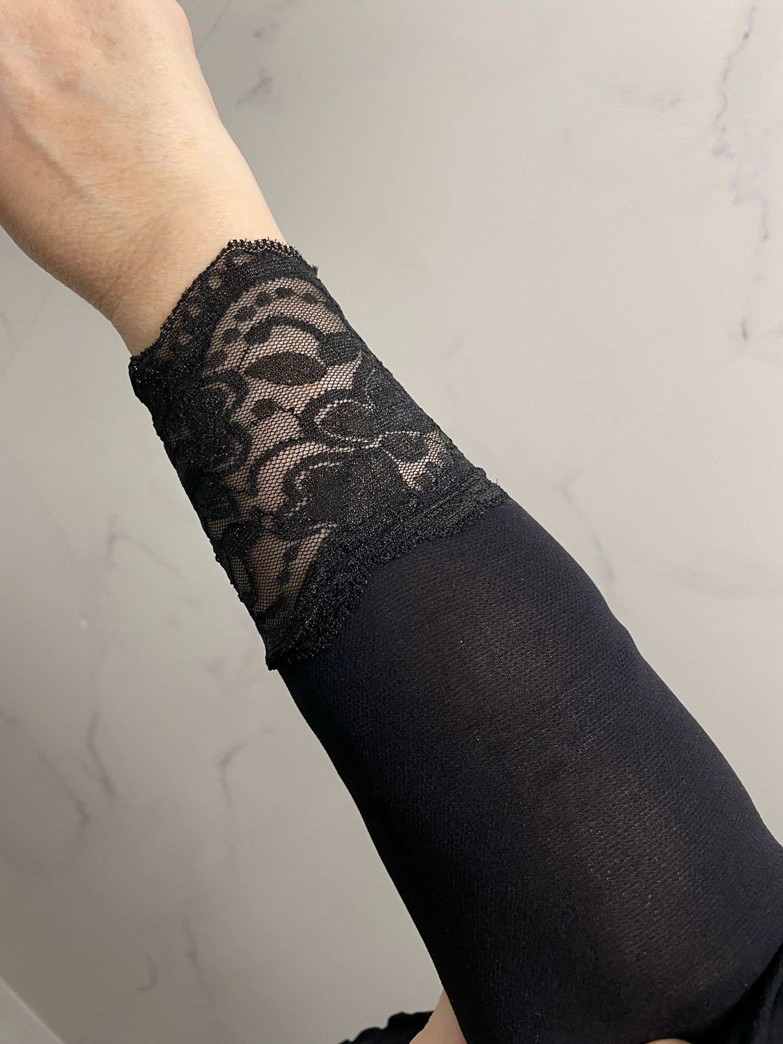 Camisola Segunda Pele com Renda No Punho