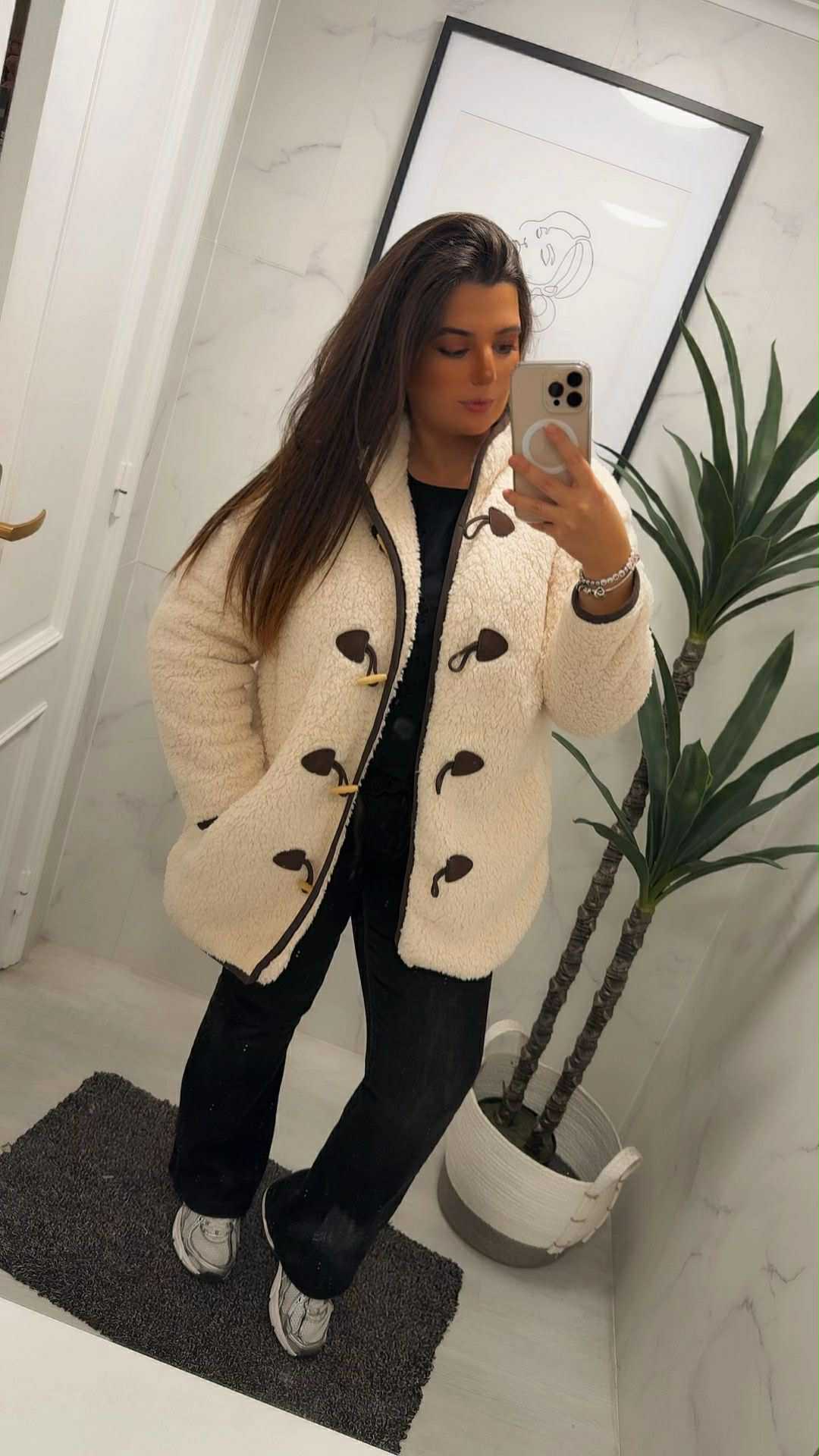 Casaco de Pêlo com Botões