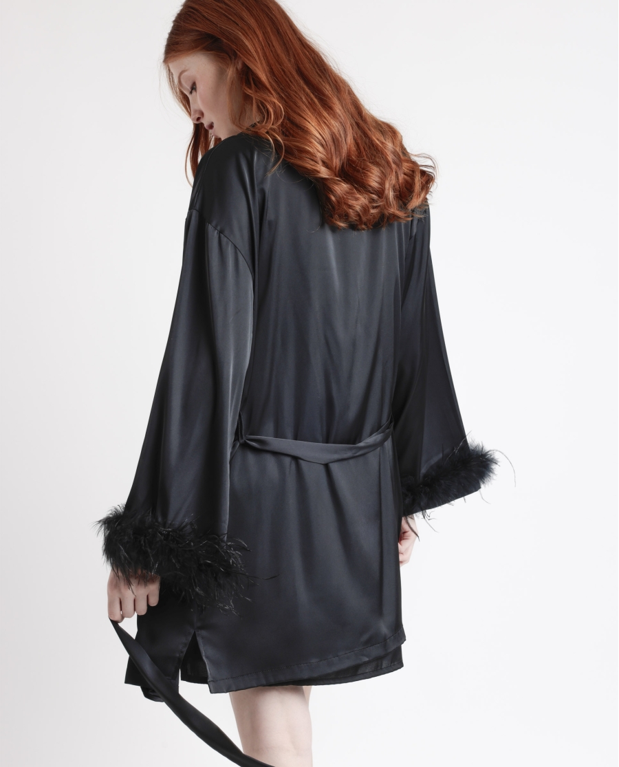 Robe em Cetim com Plumas Preto