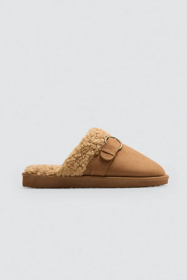Chinelo Pele de Carneiro Camel